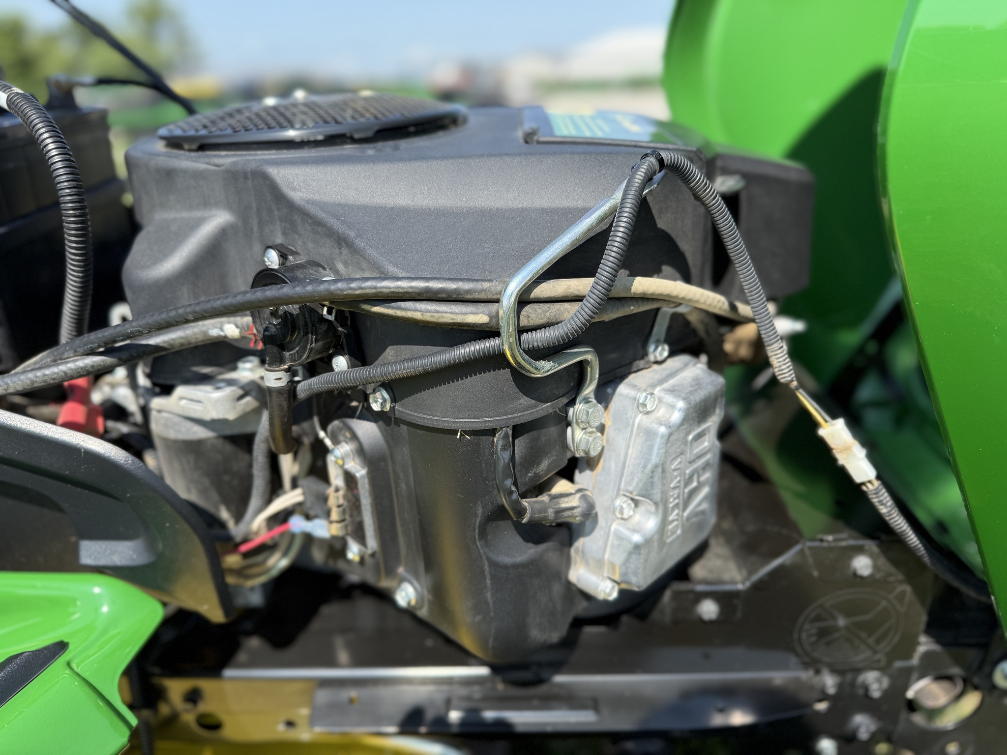 2022 John Deere X380 Image 18