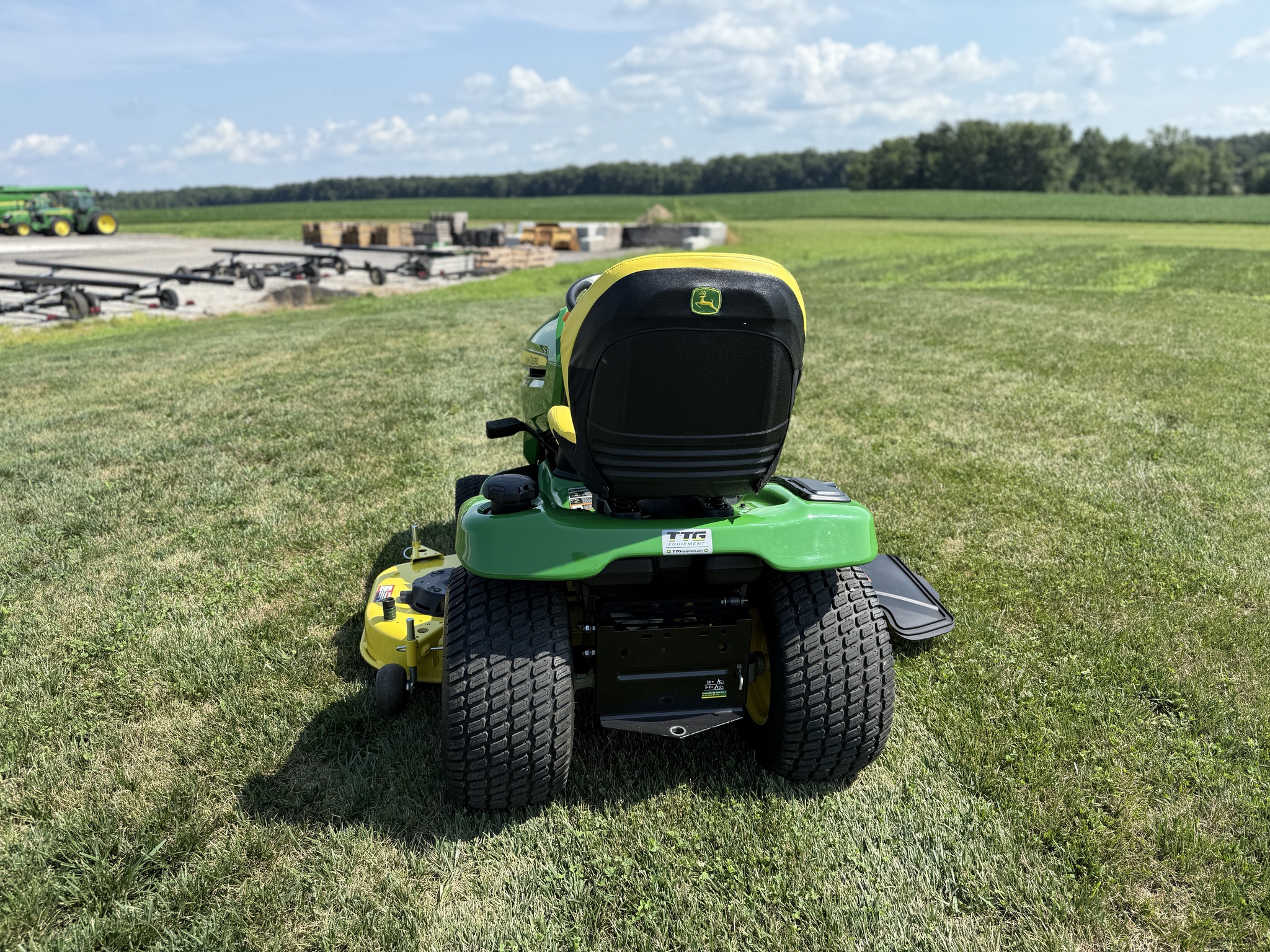 2022 John Deere X380 Image 7