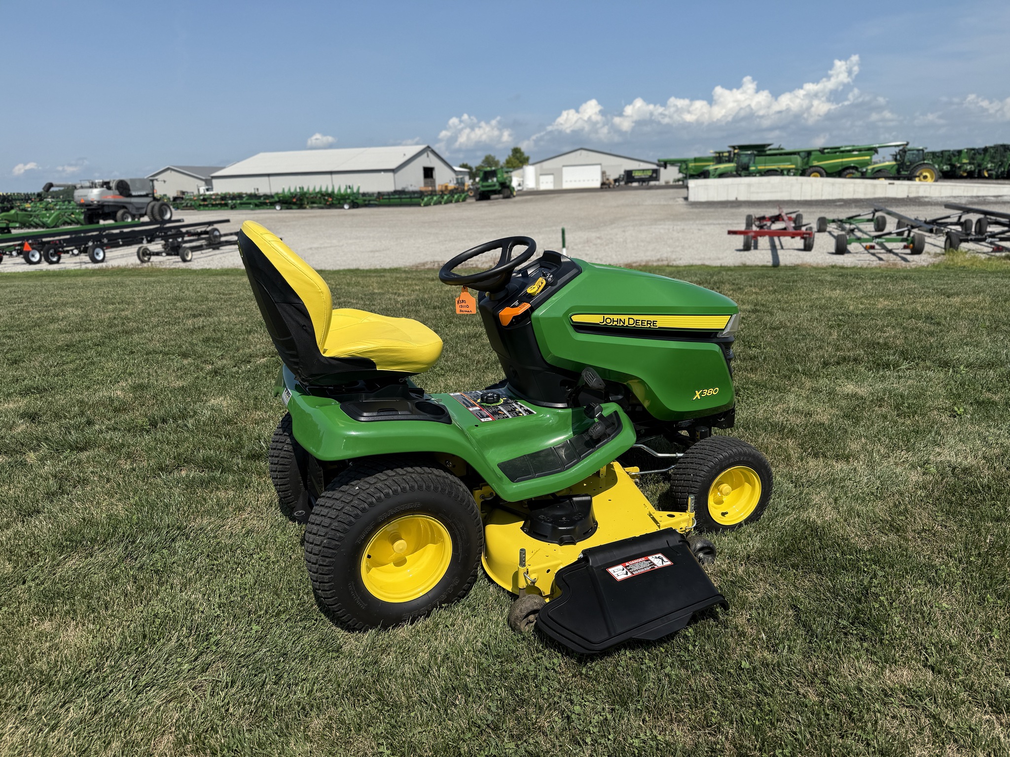 2022 John Deere X380 Image 10