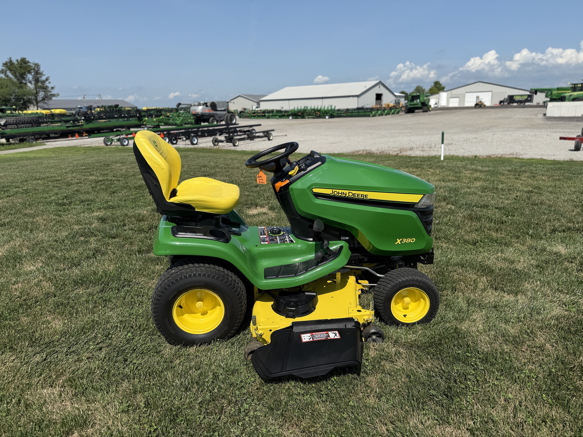 2022 John Deere X380 Image 11