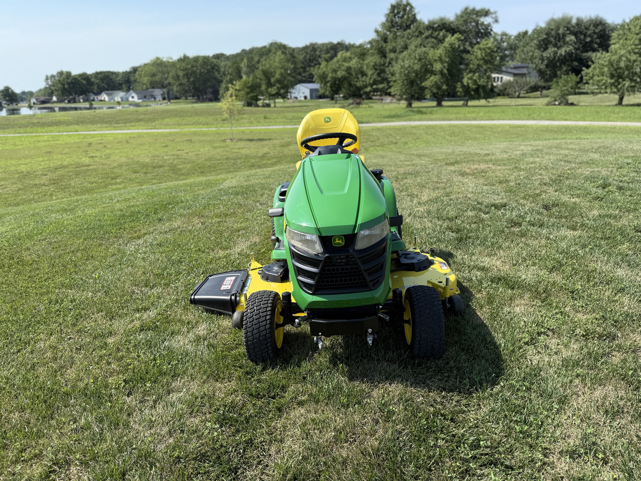 2022 John Deere X380 Image 15