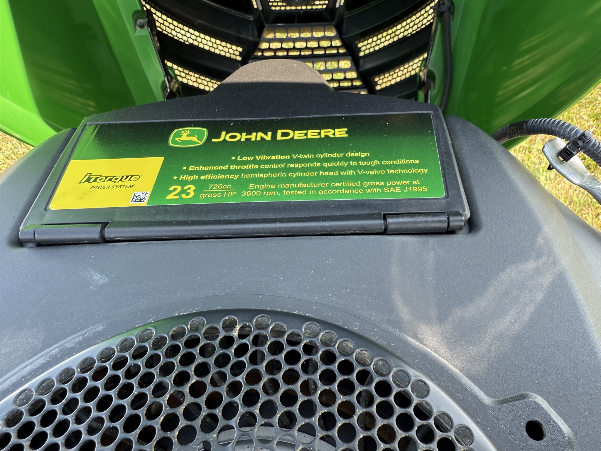 2022 John Deere X380 Image 19