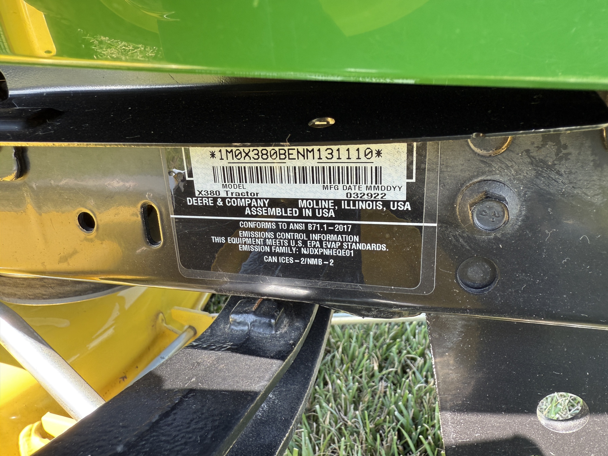 2022 John Deere X380 Image 20