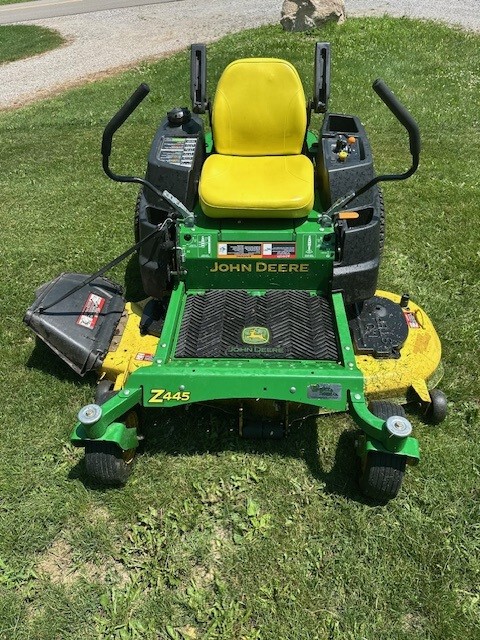 2013 John Deere Z445 Image 2