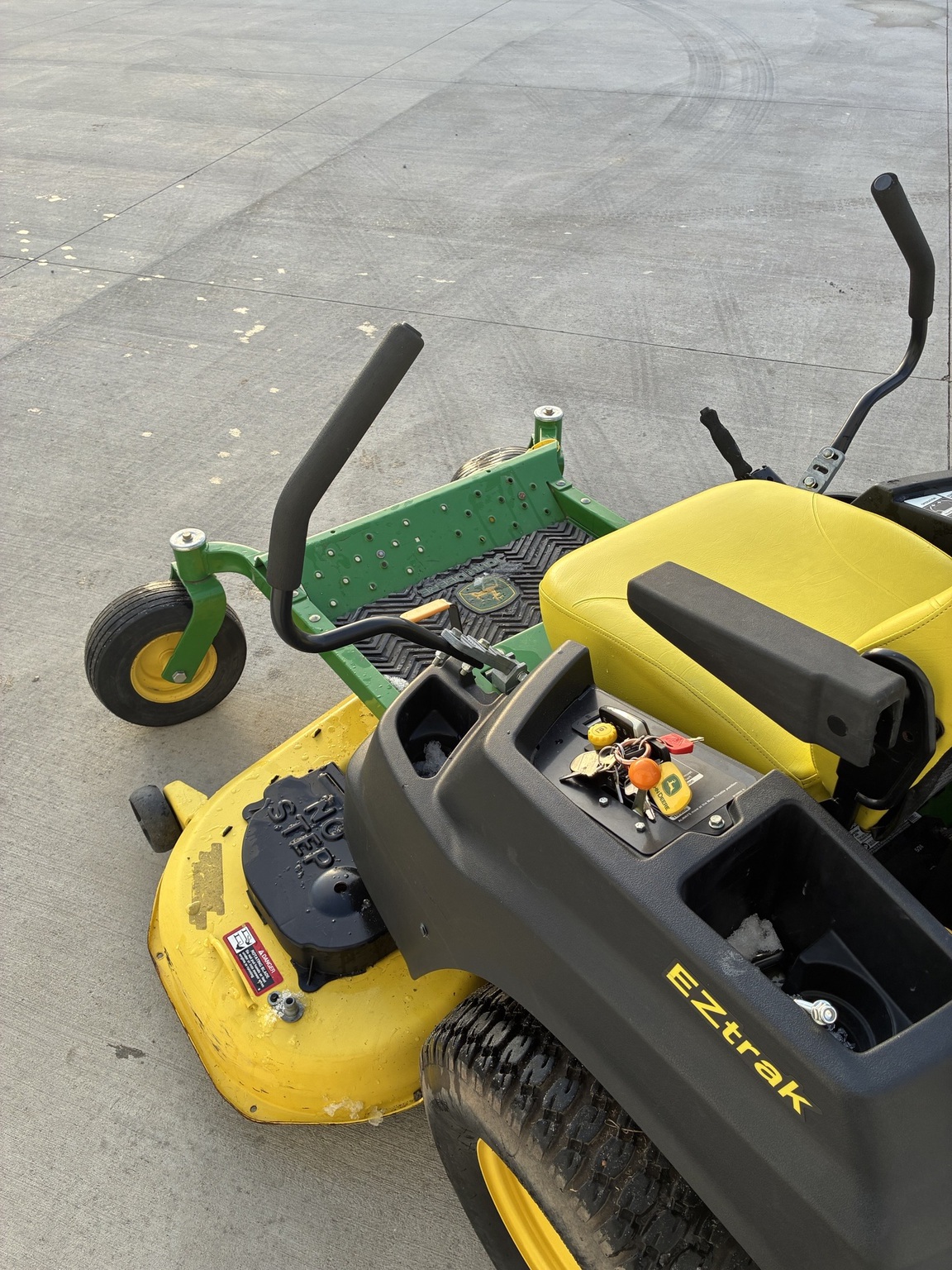 2013 John Deere Z445 Image 9