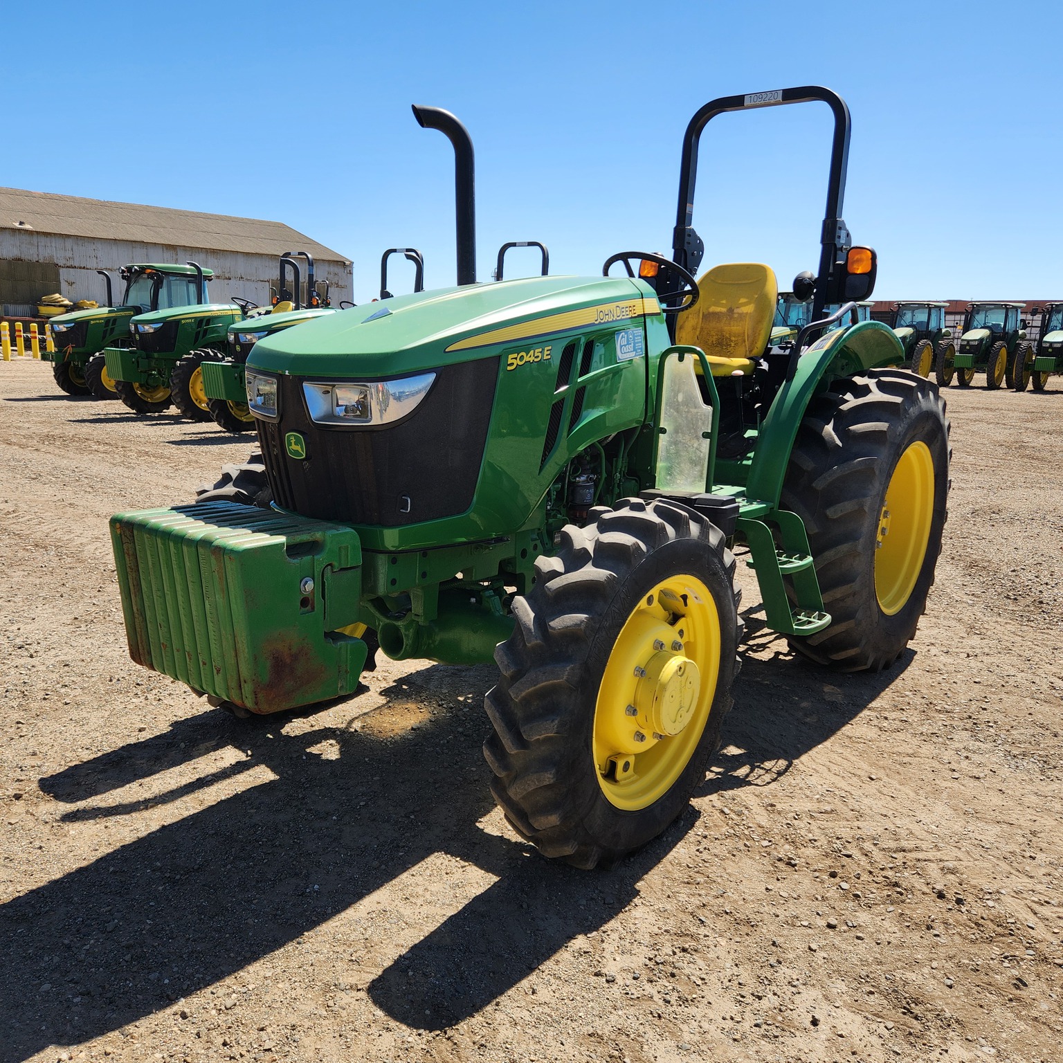 2020 John Deere 5045E Image 3