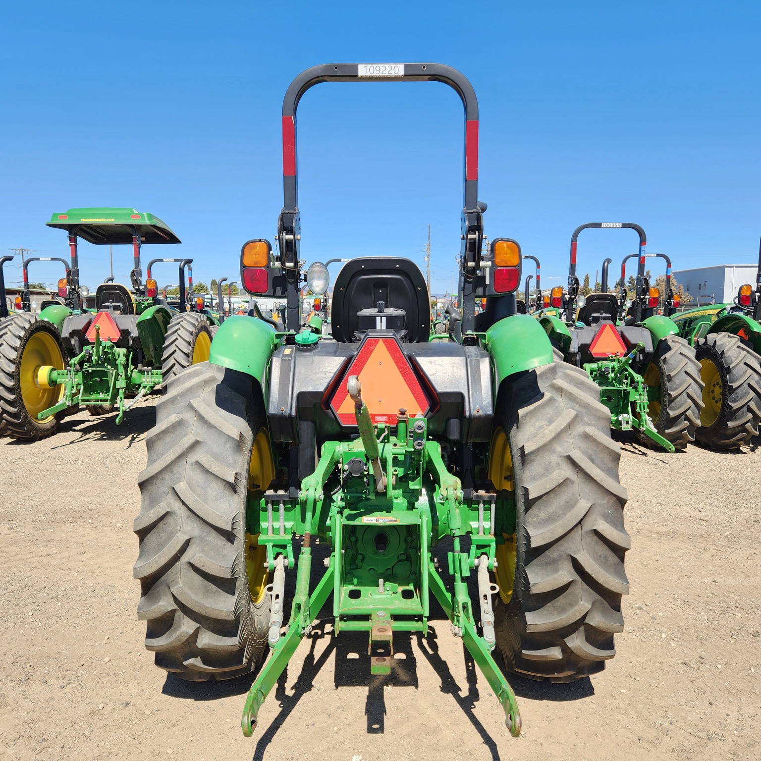 2020 John Deere 5045E Image 6