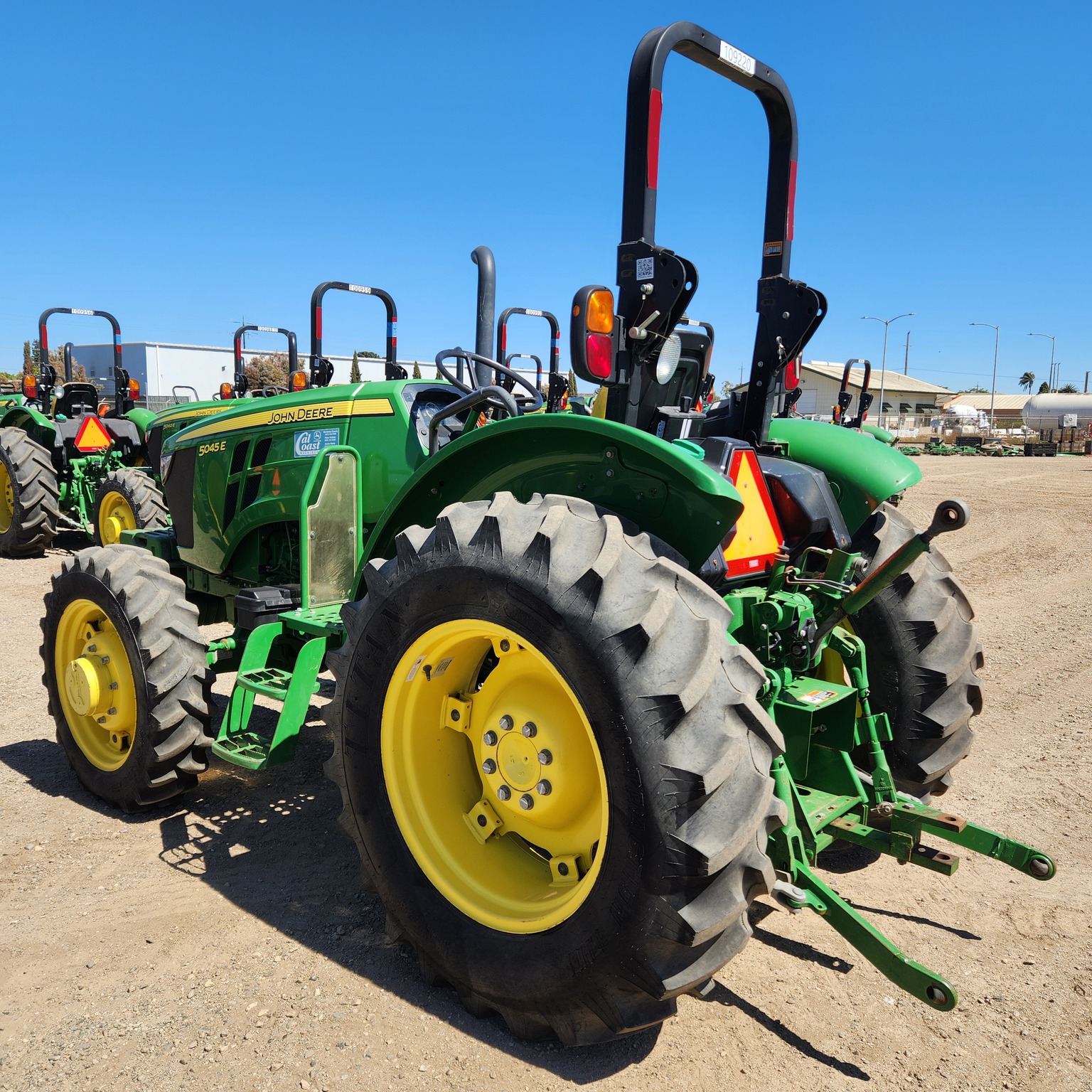 2020 John Deere 5045E Image 5