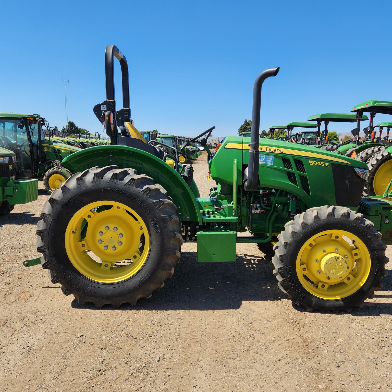 2020 John Deere 5045E Image 8