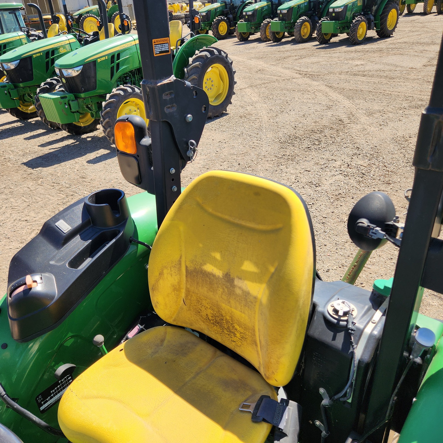 2020 John Deere 5045E Image 9