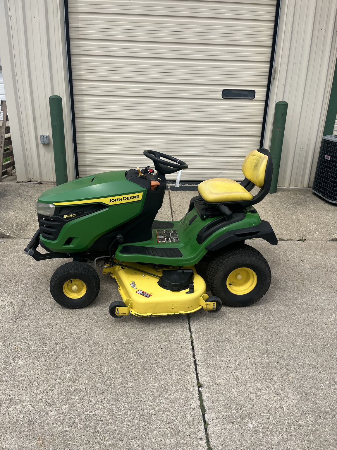 2021 John Deere S240 Image 3