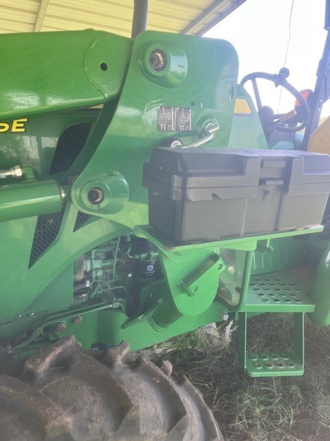 2016 John Deere 5065E Image 5