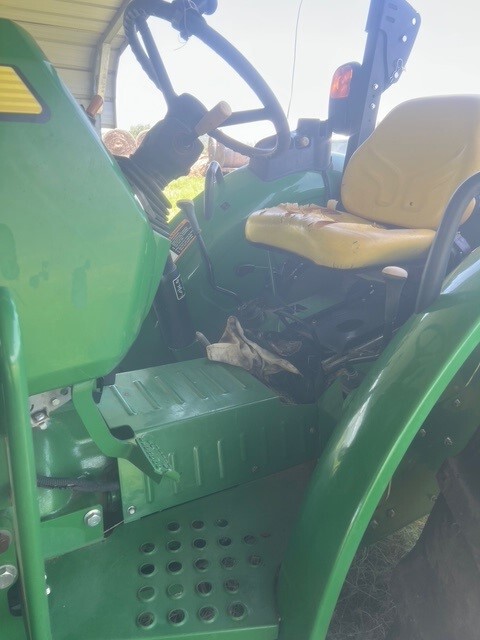 2016 John Deere 5065E Image 6