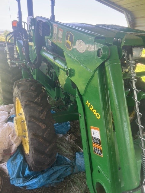 2016 John Deere 5065E Image 13