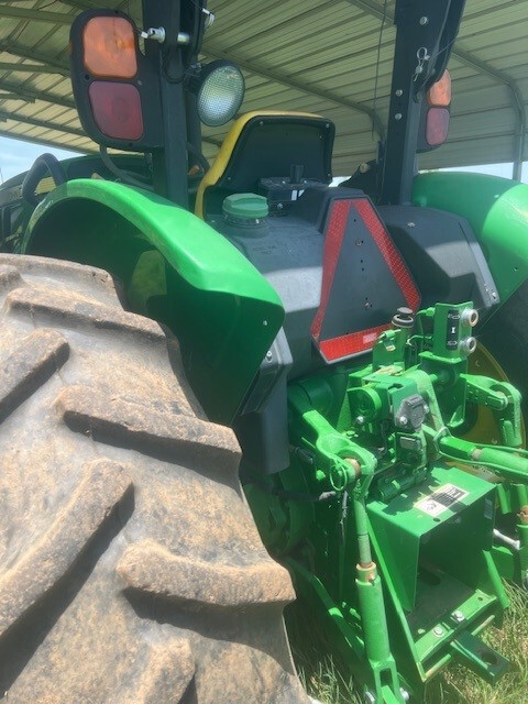 2016 John Deere 5065E Image 8