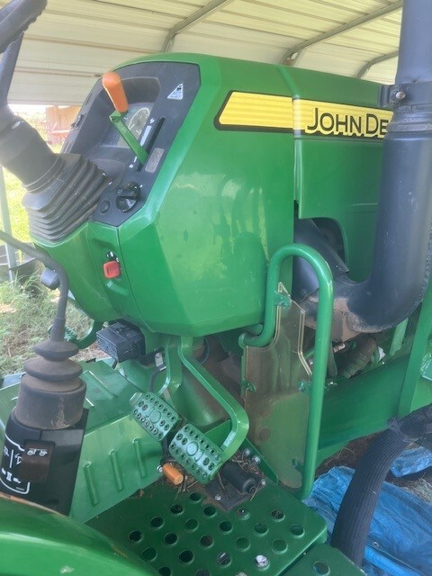 2016 John Deere 5065E Image 10