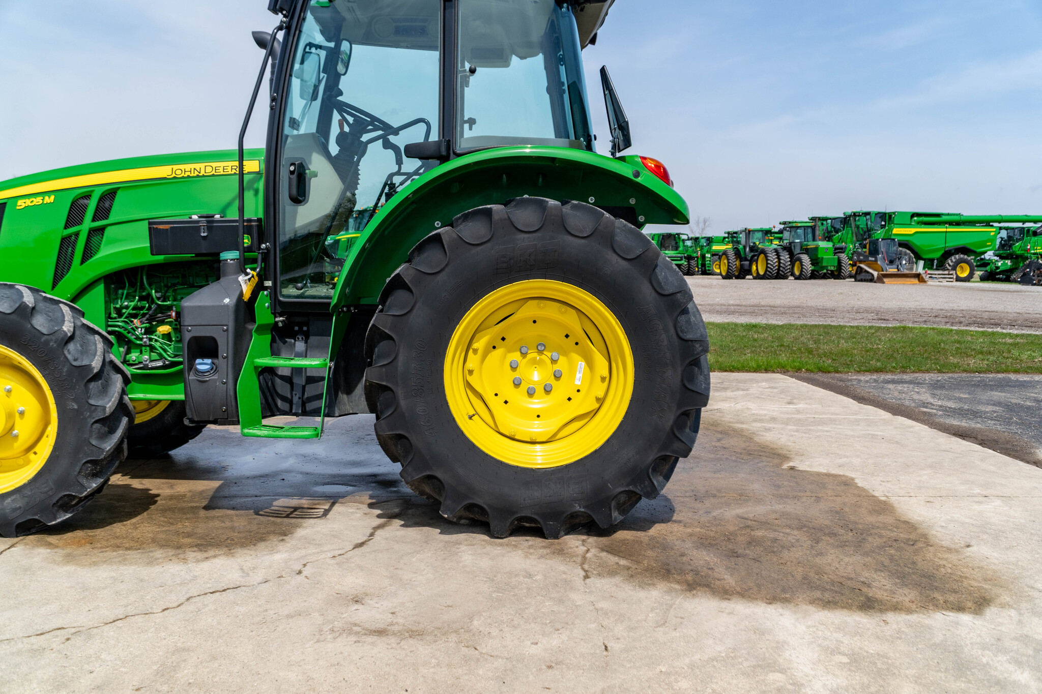 Used 2023 John Deere 5105M Utility Tractors at Koenig Equipment in Anna, OH - PhotoXL9