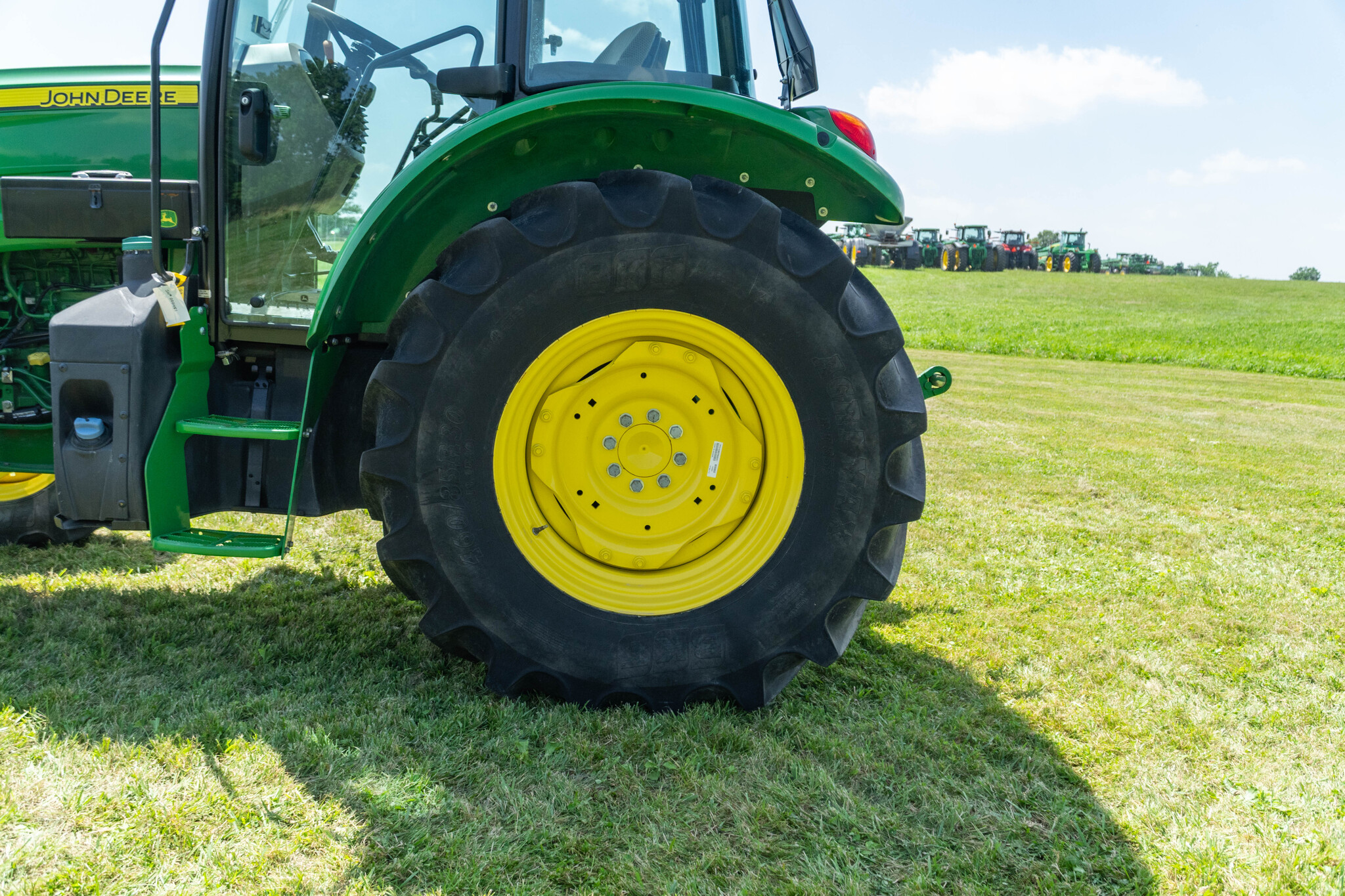 Used 2023 John Deere 5105M Utility Tractors at Koenig Equipment in Anna, OH - PhotoXL9