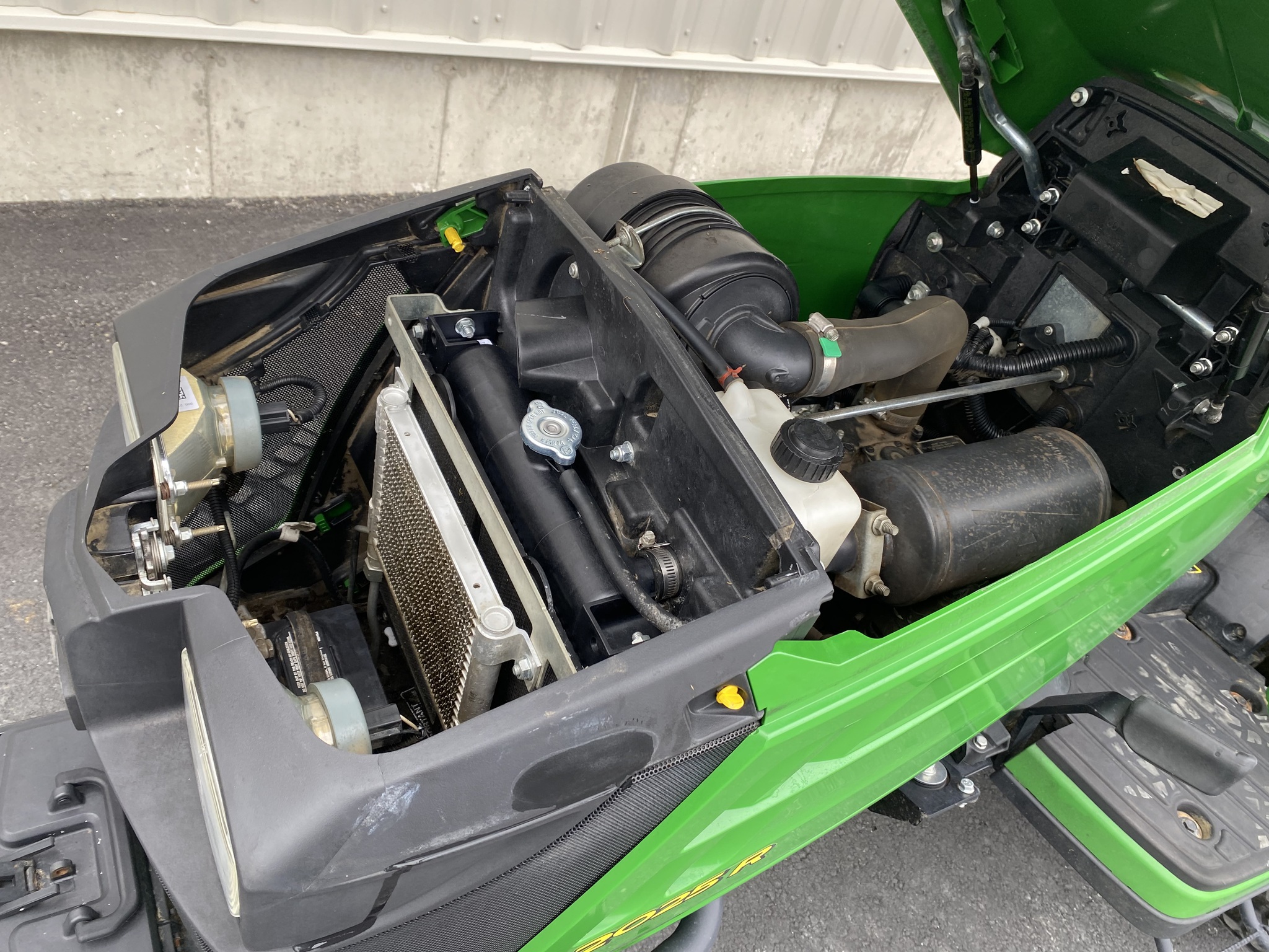 2021 John Deere 2025R Image 2