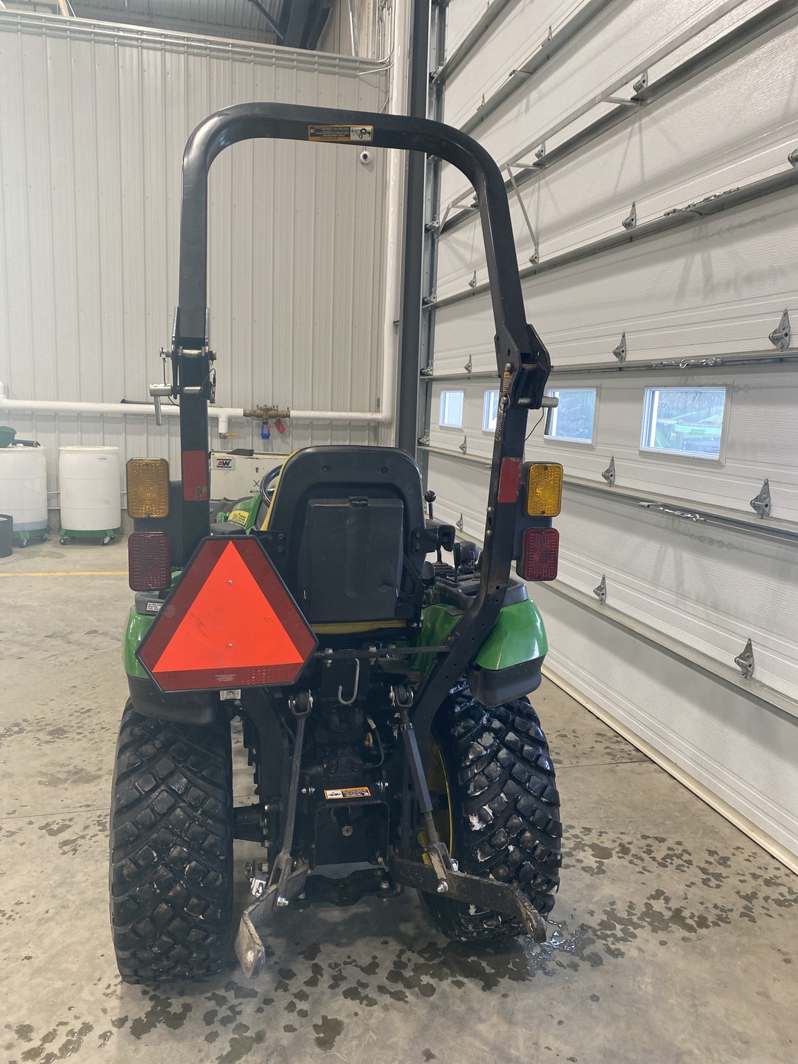 2021 John Deere 2025R Image 4