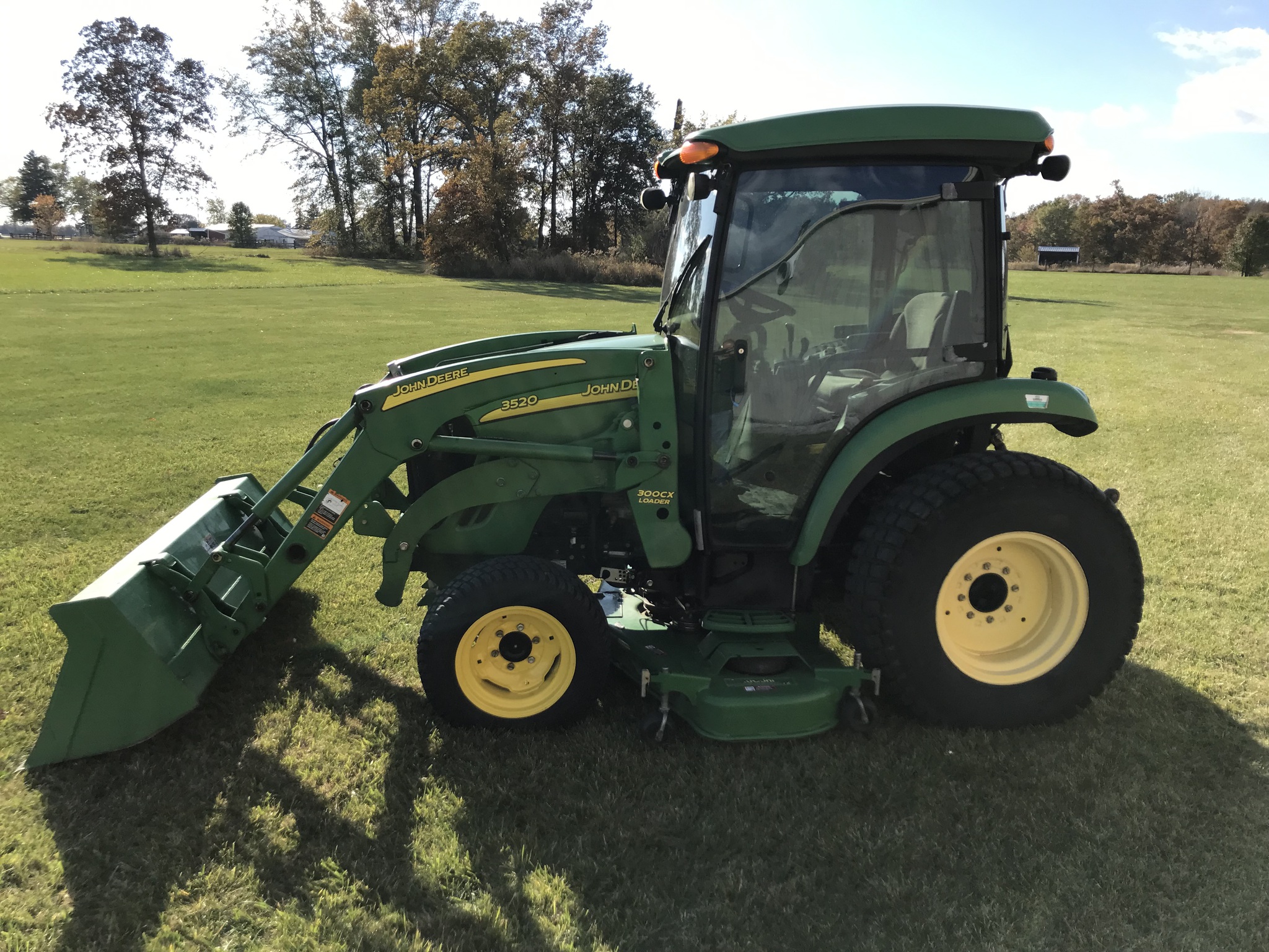 2011 John Deere 3520 Image 4