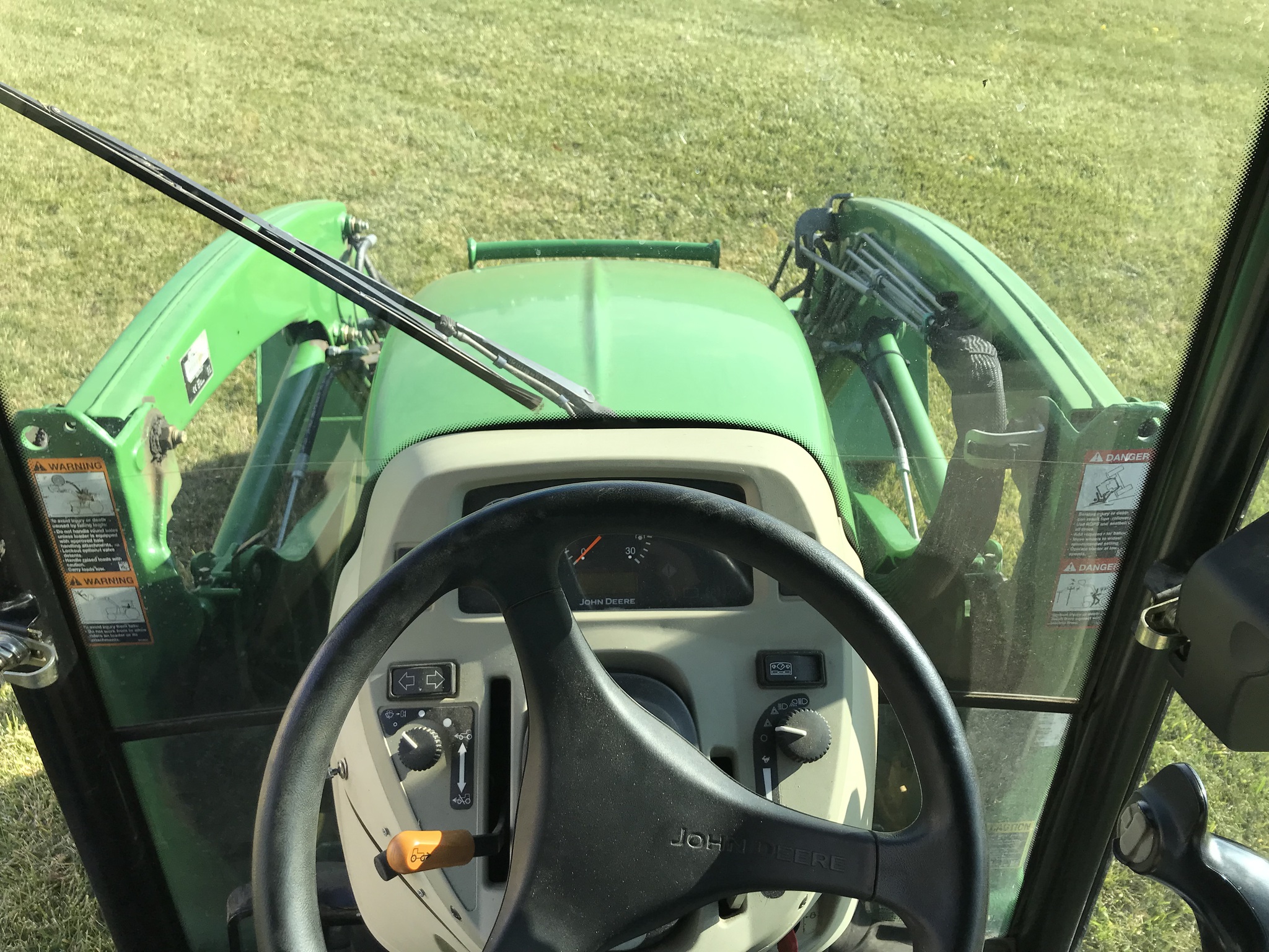 2011 John Deere 3520 Image 10