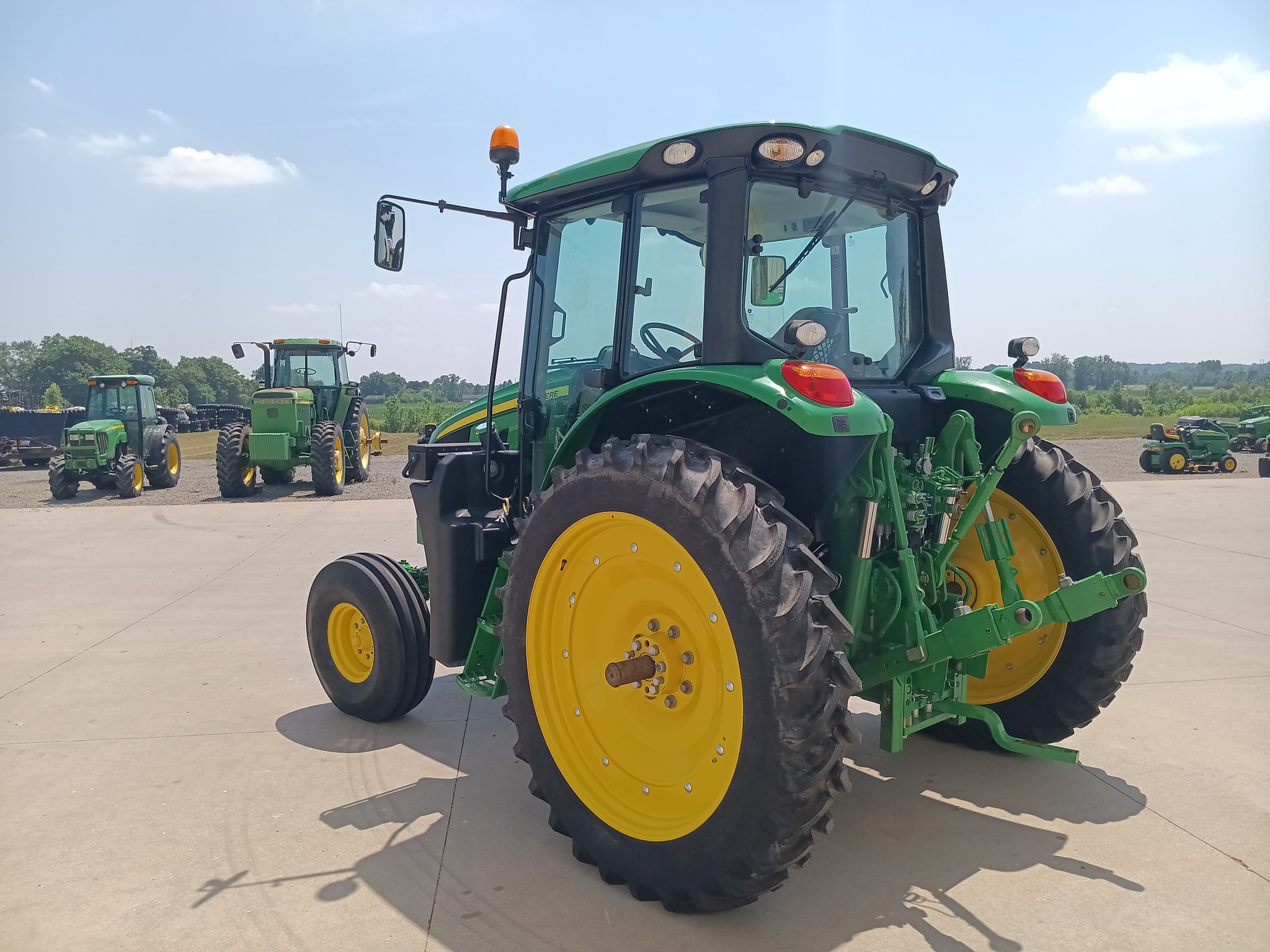 2023 John Deere 6110M Image 5