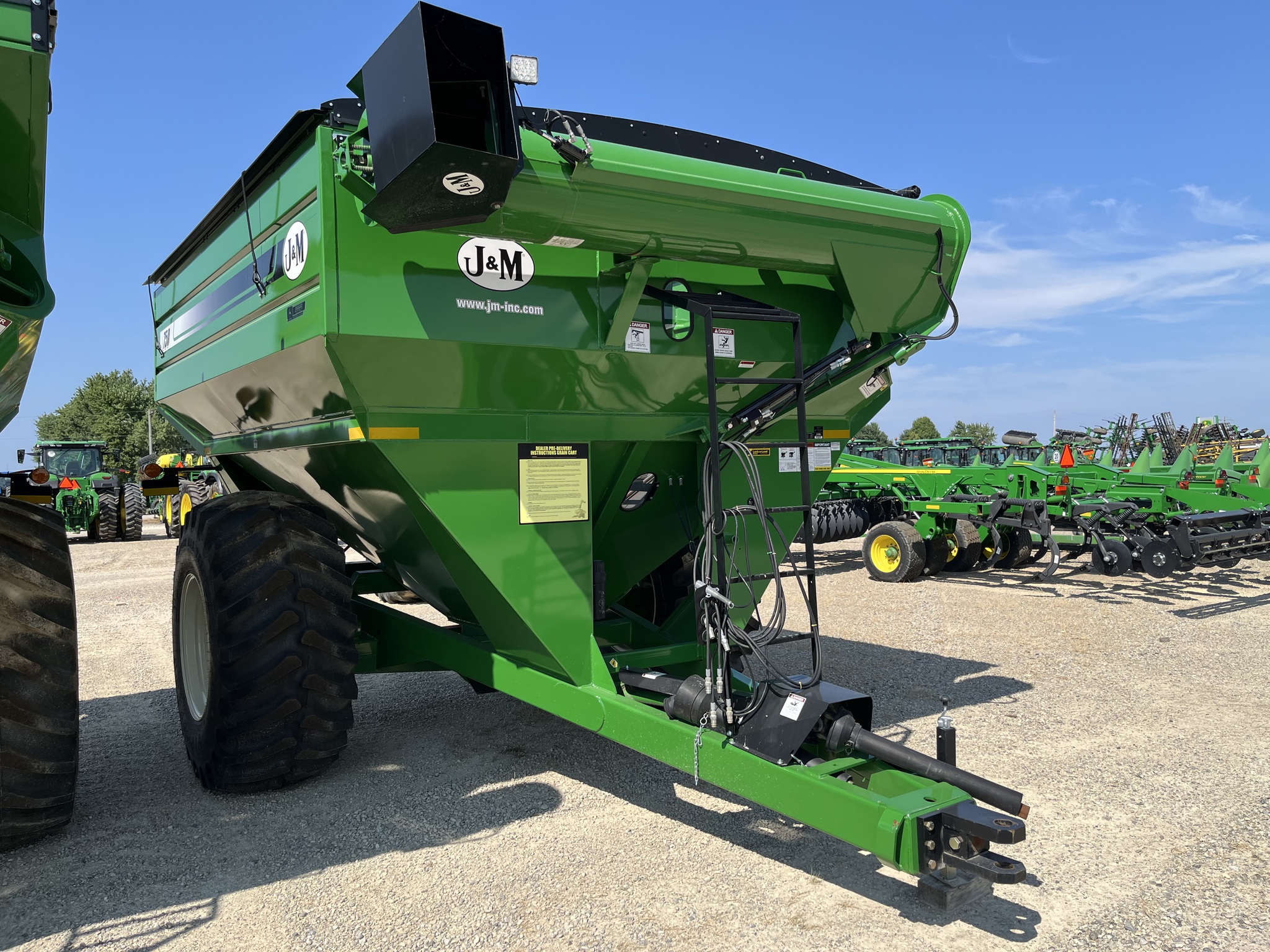 2024 J&M 750-18 Grain Carts