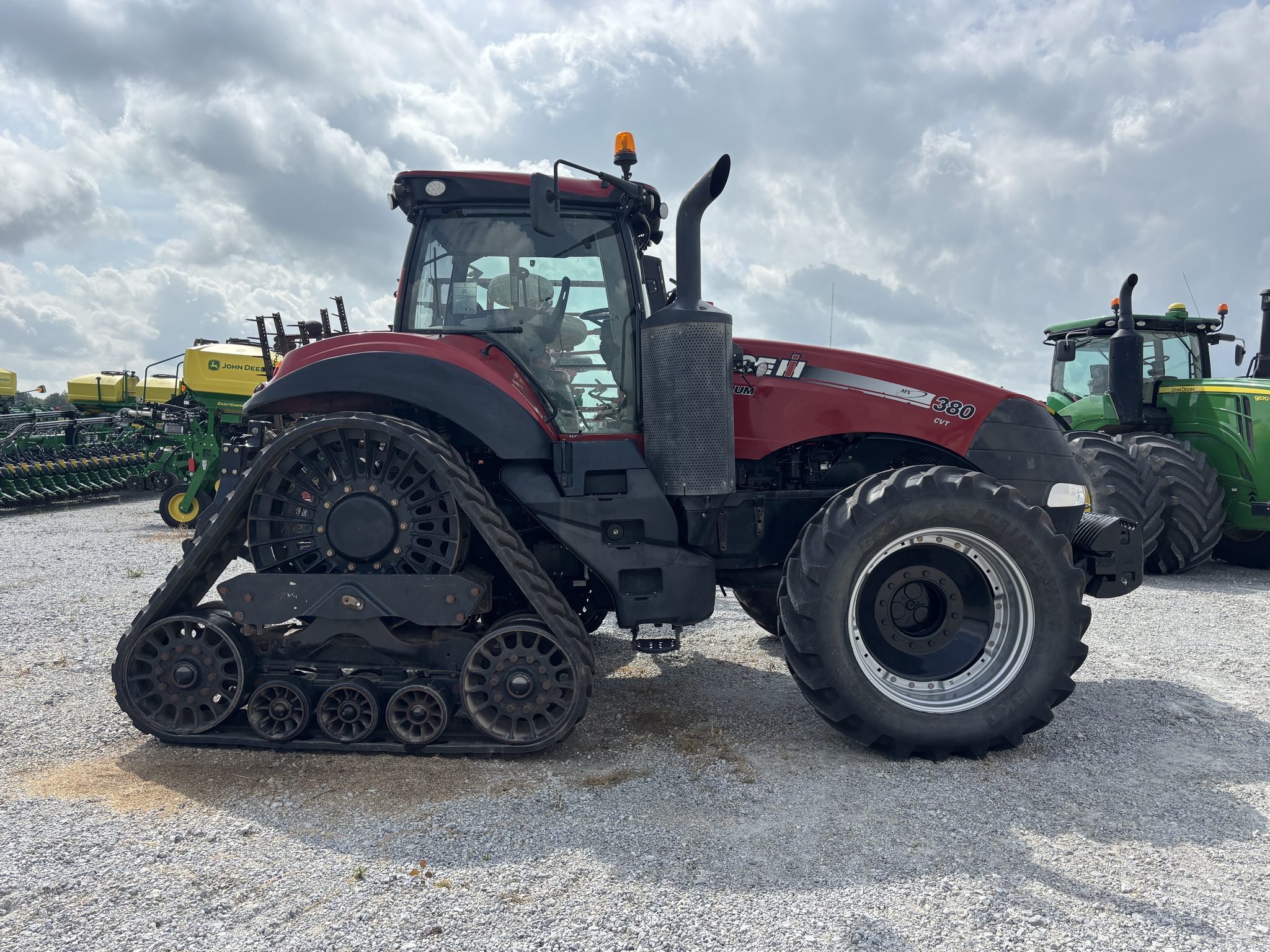 2015 Case IH Magnum 380 Rowtrac Image 2