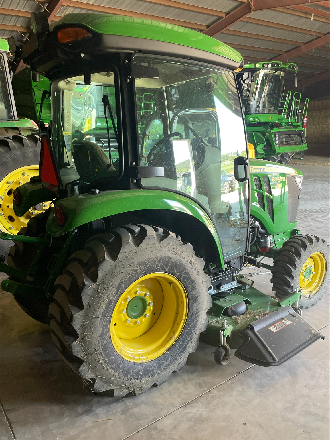 2024 John Deere 3046R Image 3