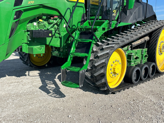 2025 John-Deere 8RT 370