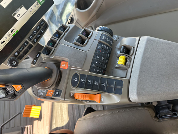 2025 John-Deere 8RT 370