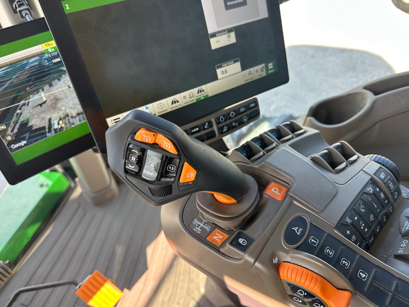 2025 John-Deere 8RT 370