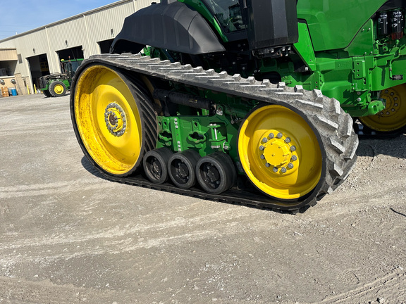 2025 John-Deere 8RT 370