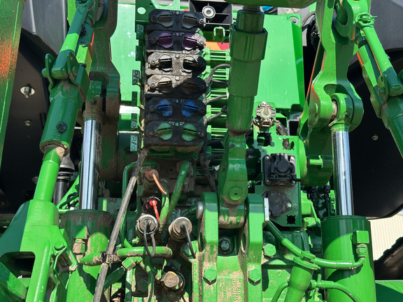 2025 John-Deere 8RT 370