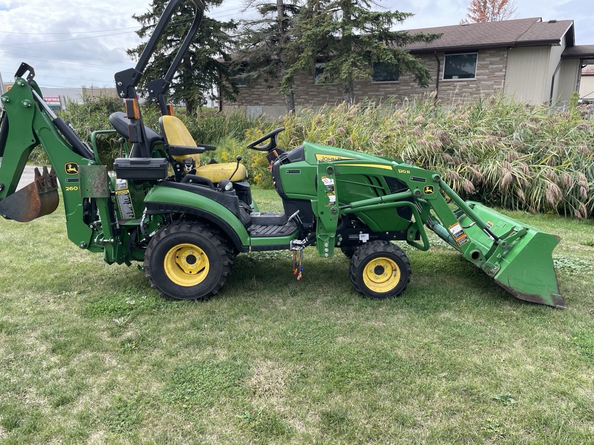 2018 John Deere 1025R Image 1
