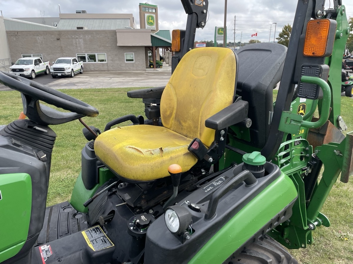 2018 John Deere 1025R Image 5