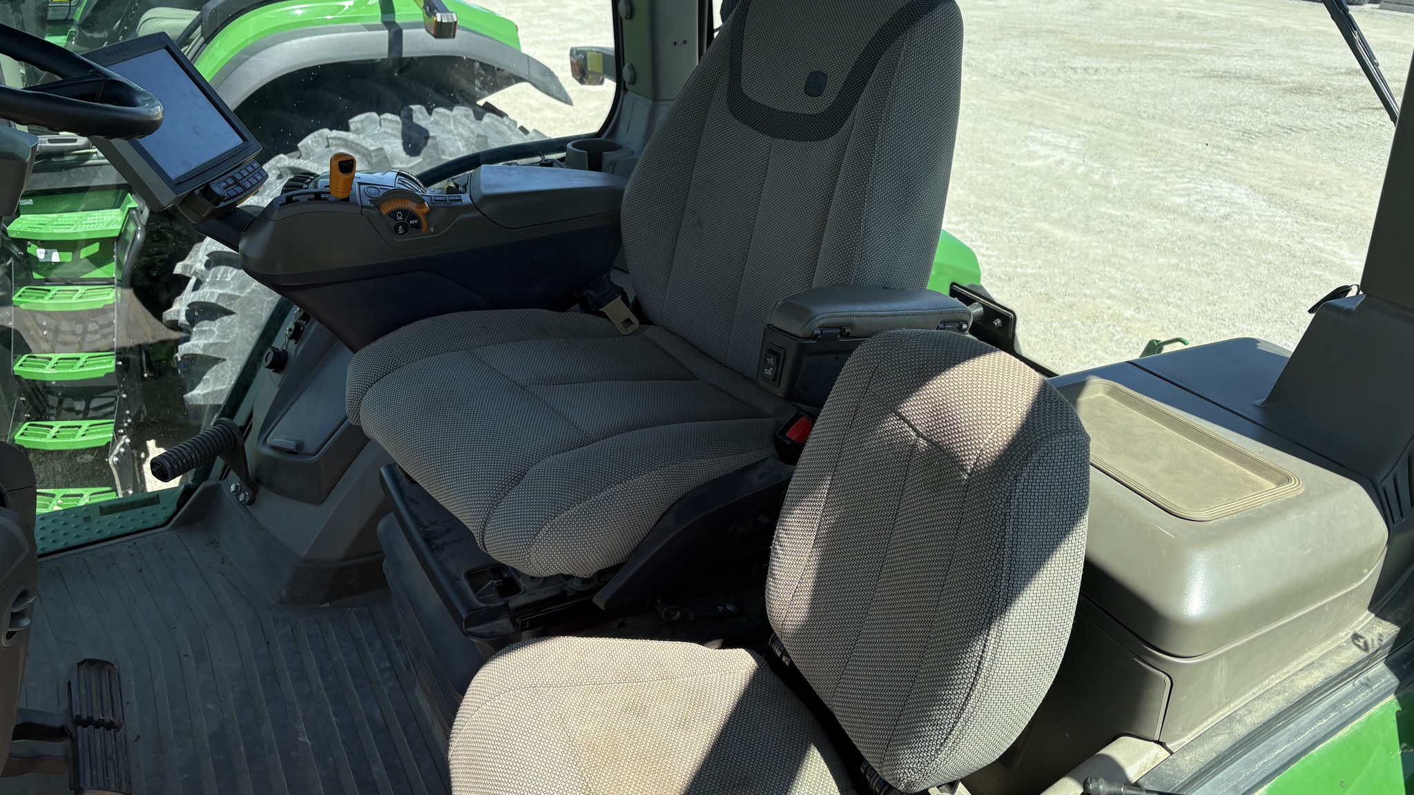 2023 John Deere 8R 340 Image 9