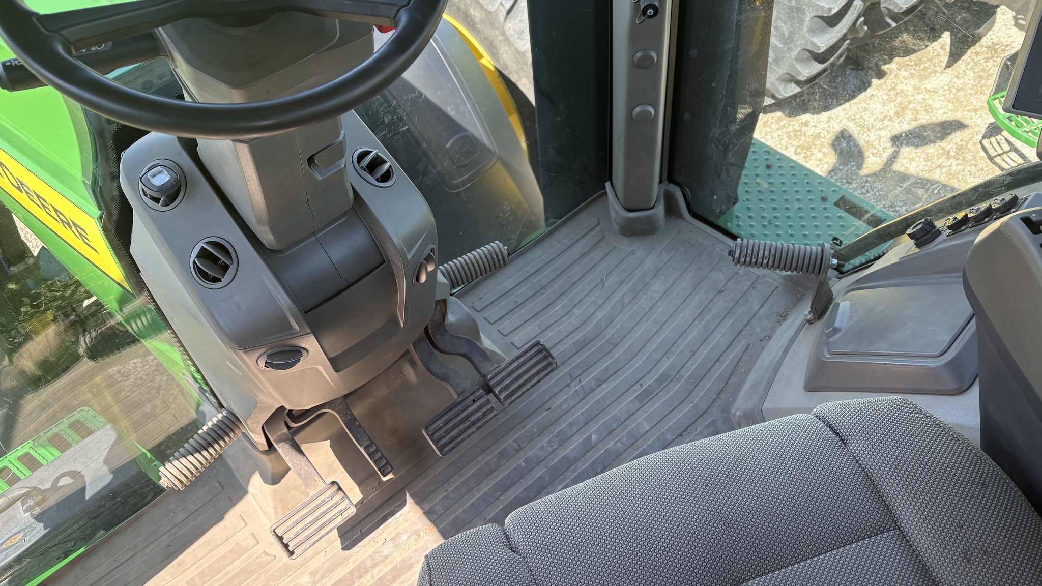 2023 John Deere 8R 340 Image 12