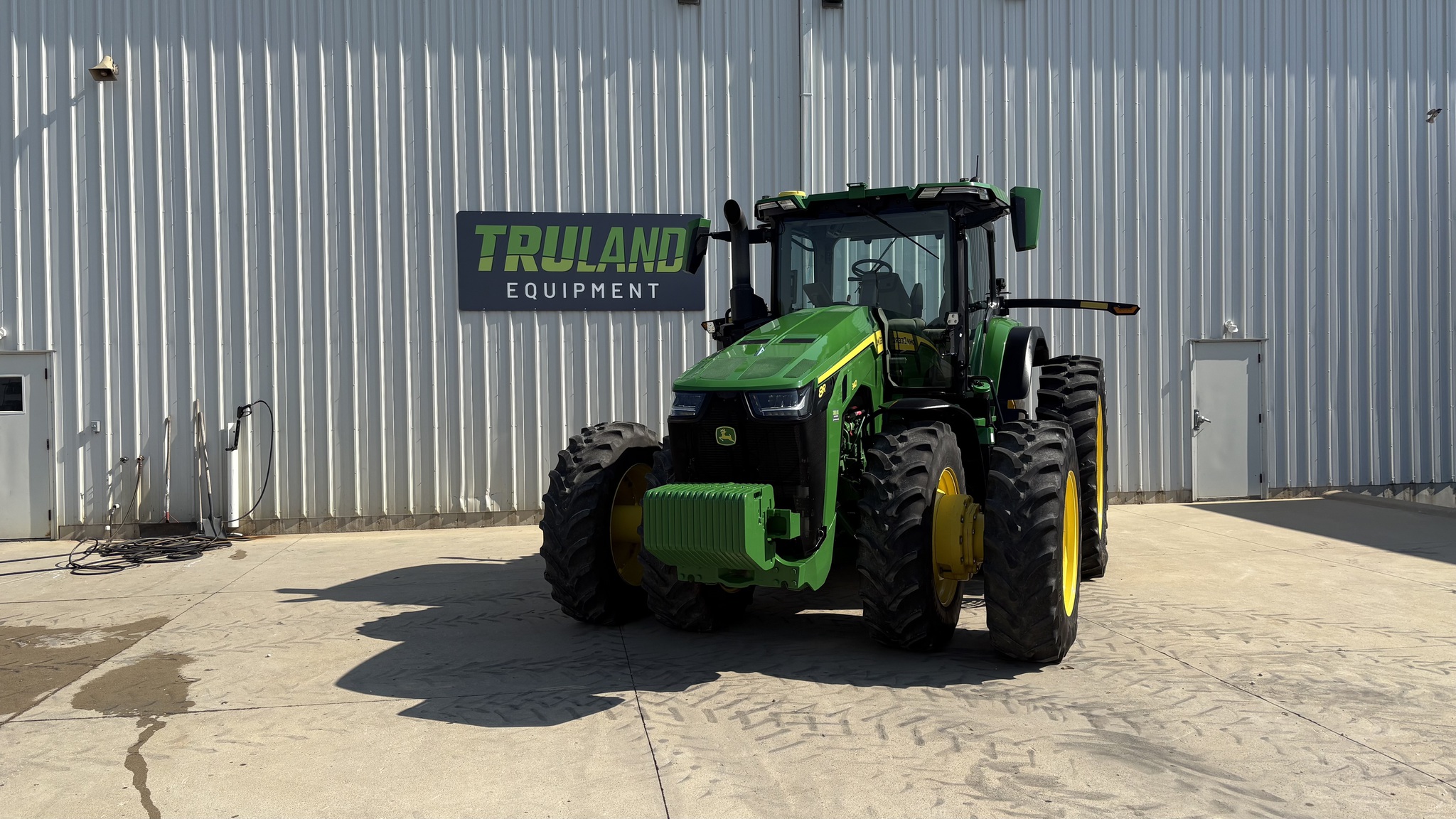 2023 John Deere 8R 340 Image 1