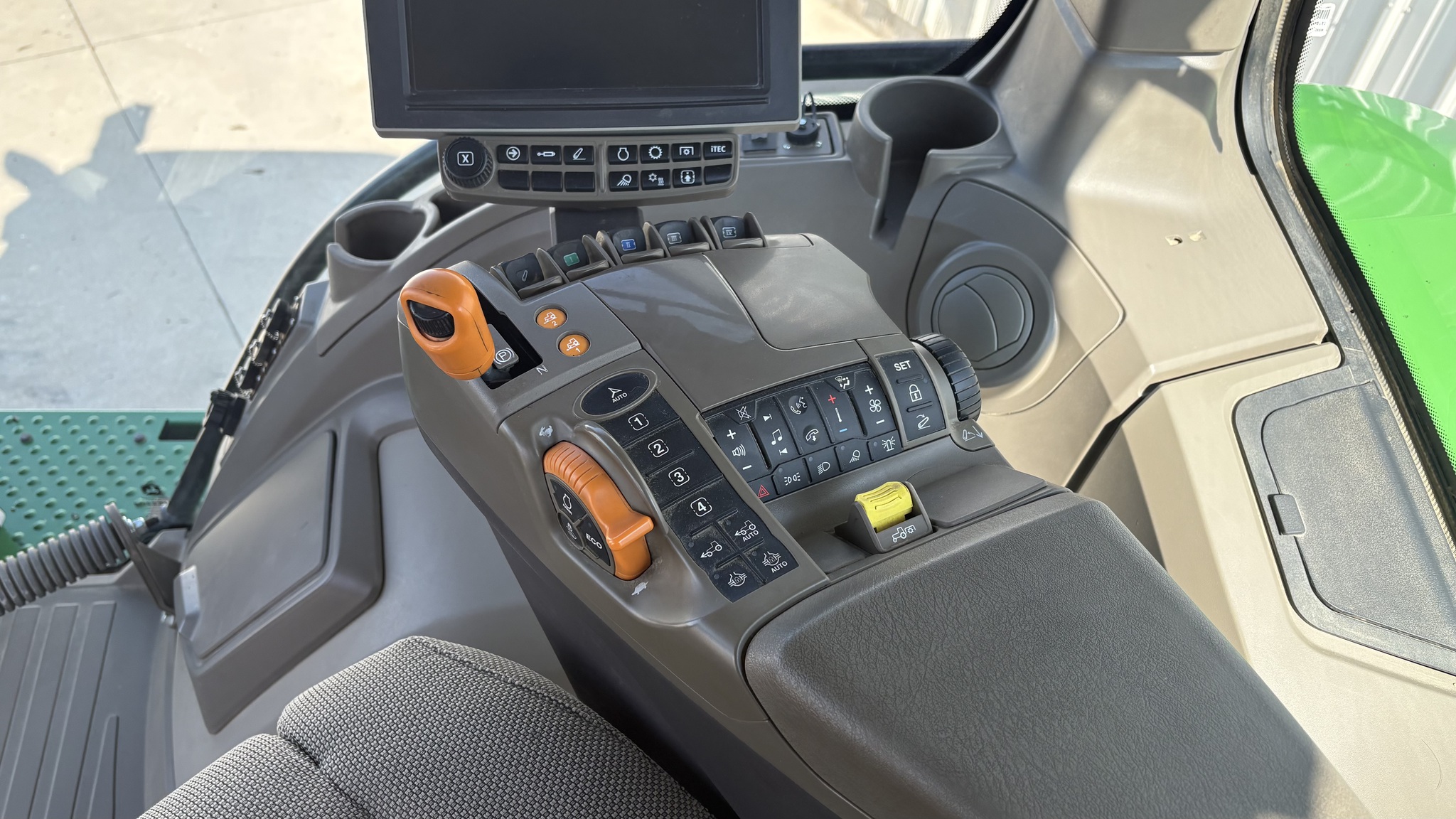 2023 John Deere 8R 340 Image 10