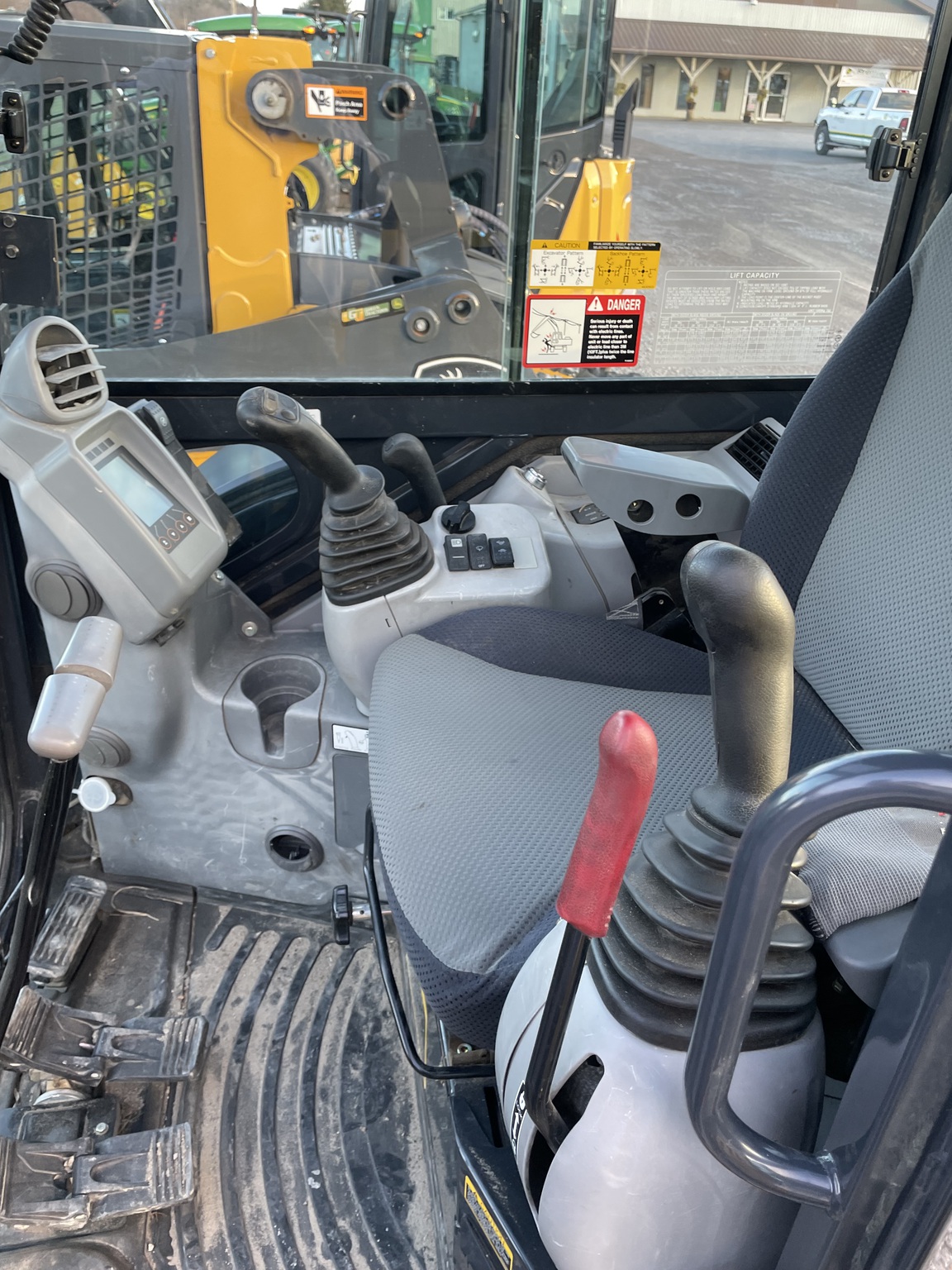 2016 John Deere 35G Image 2