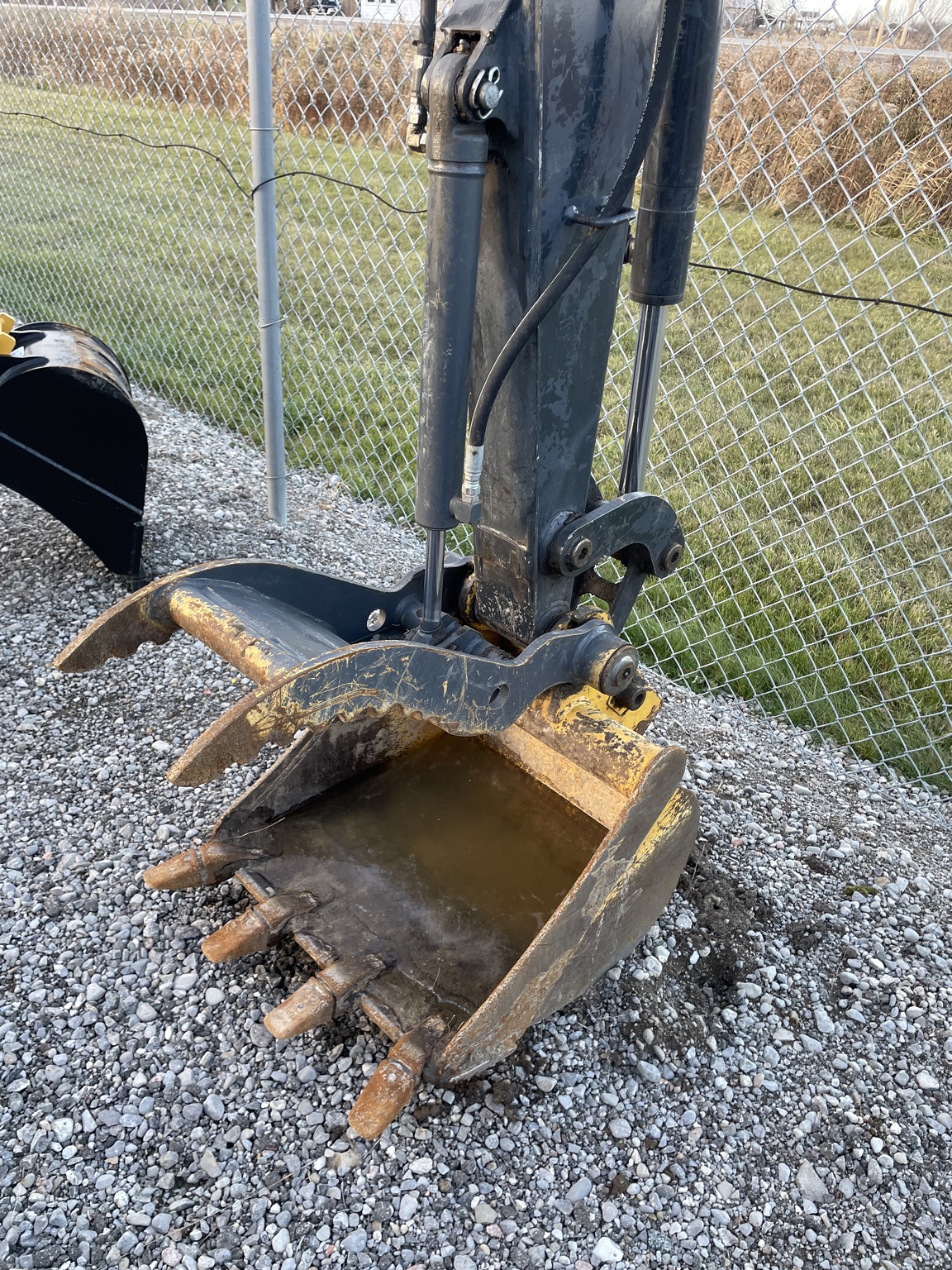 2016 John Deere 35G Image 4