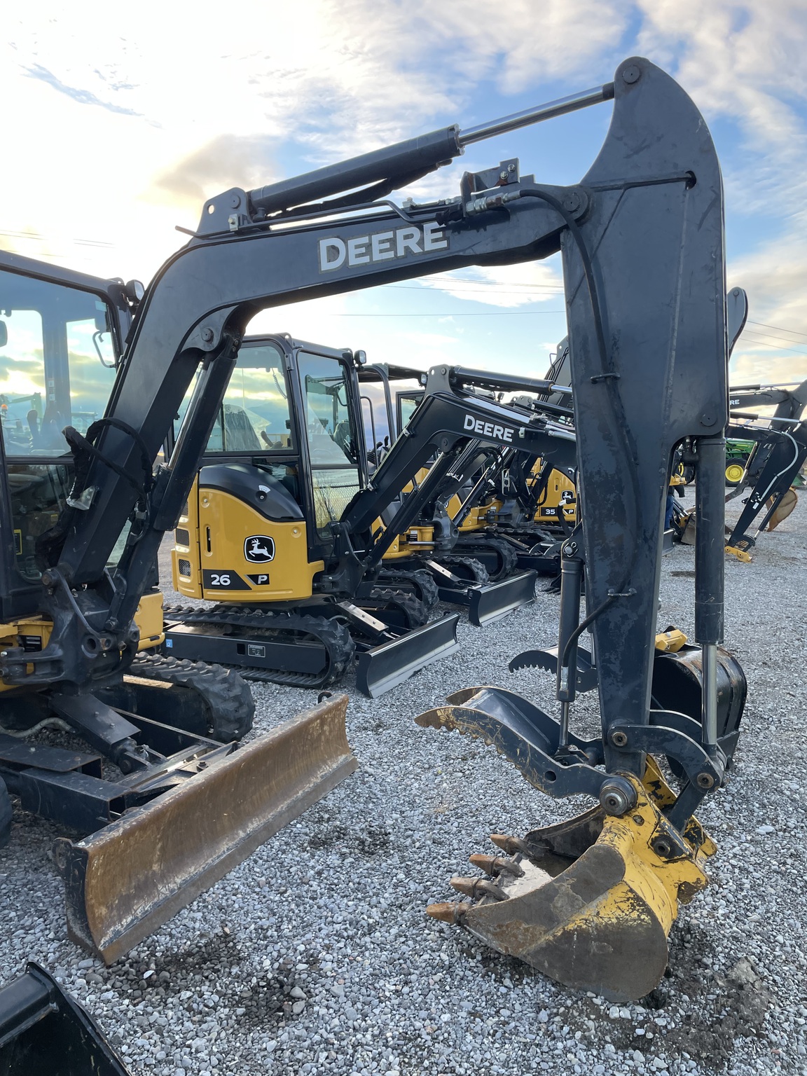 2016 John Deere 35G Image 3