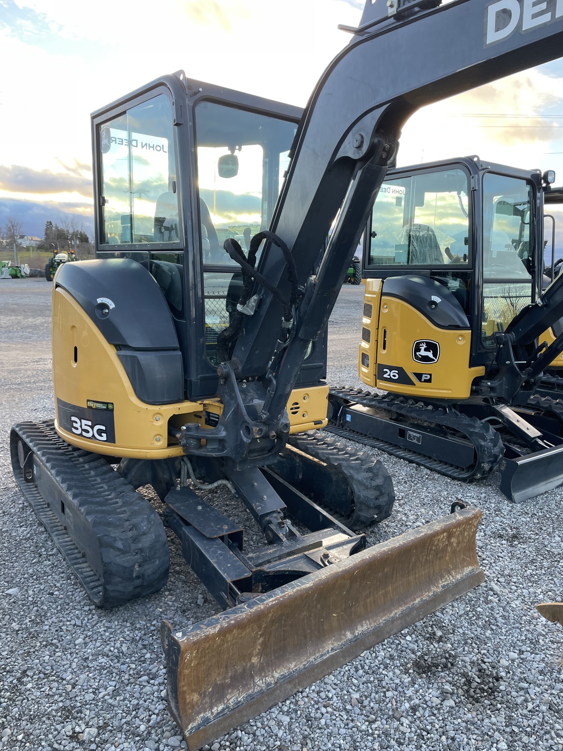 2016 John Deere 35G Image 1