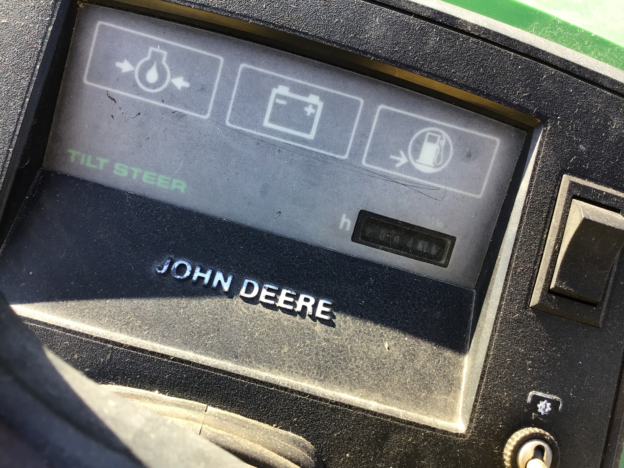 1988 John Deere 265 Image 8