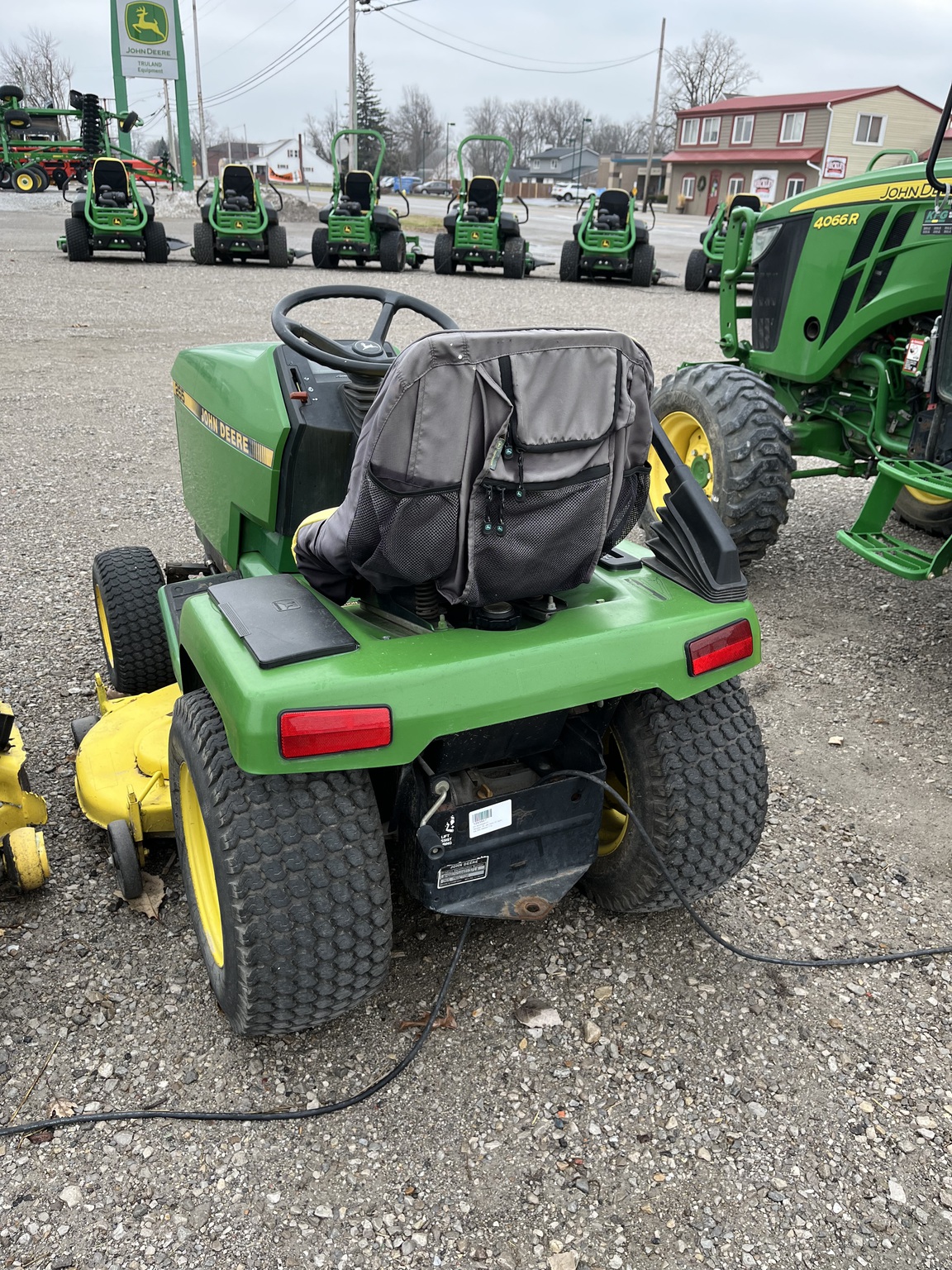 1988 John Deere 265 Image 5