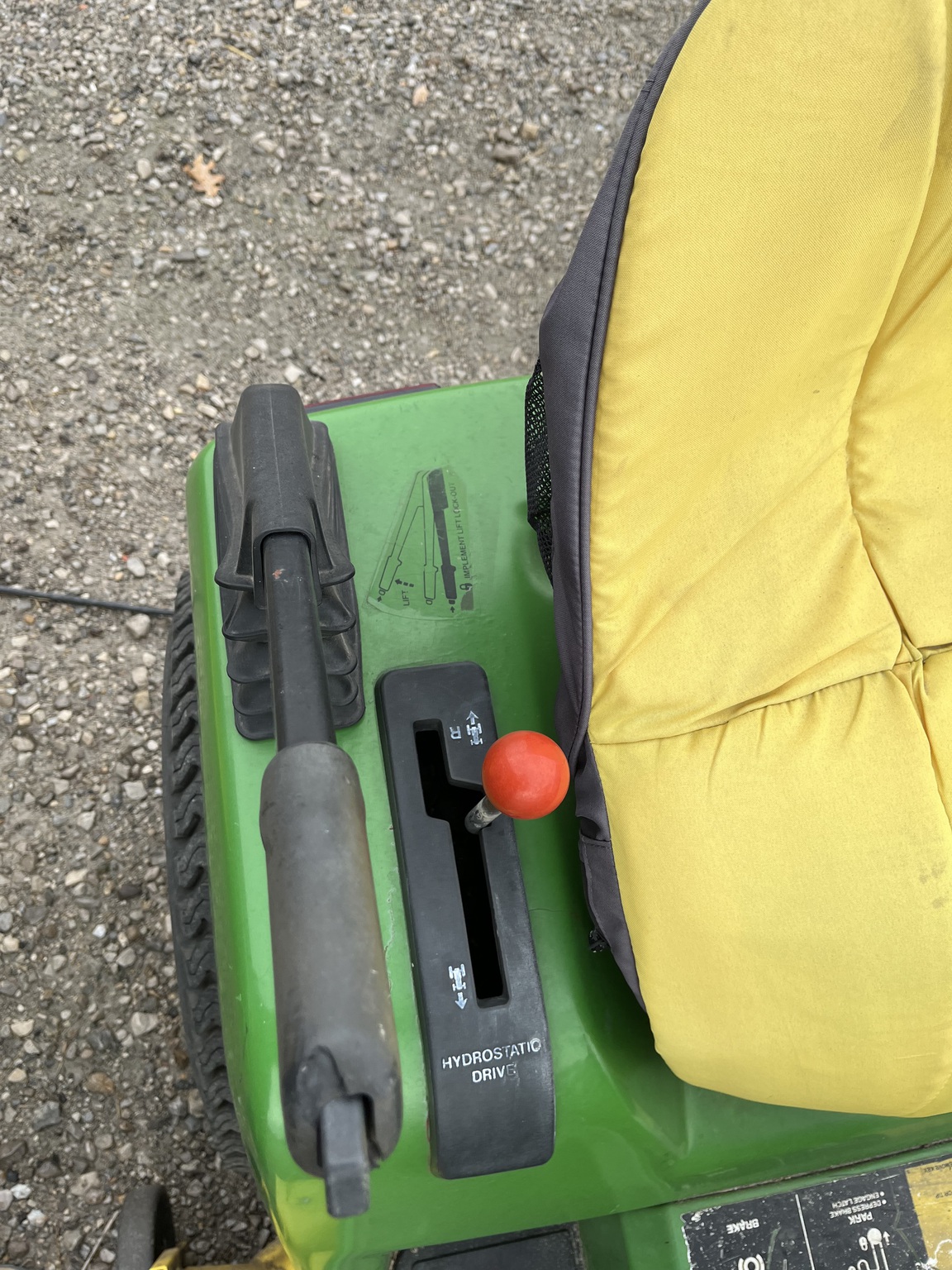 1988 John Deere 265 Image 8