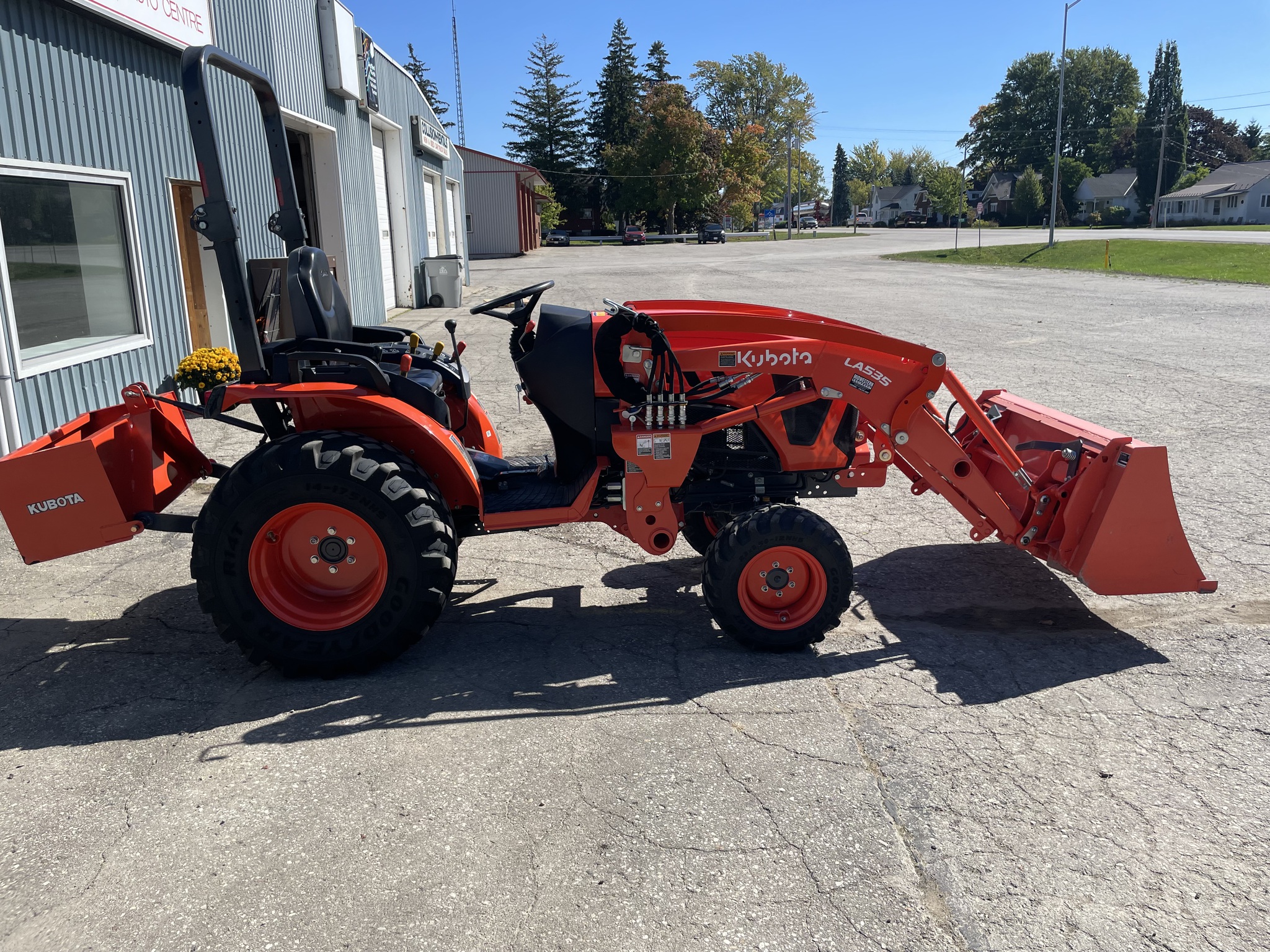 2022 Kubota LX2610 Image 2