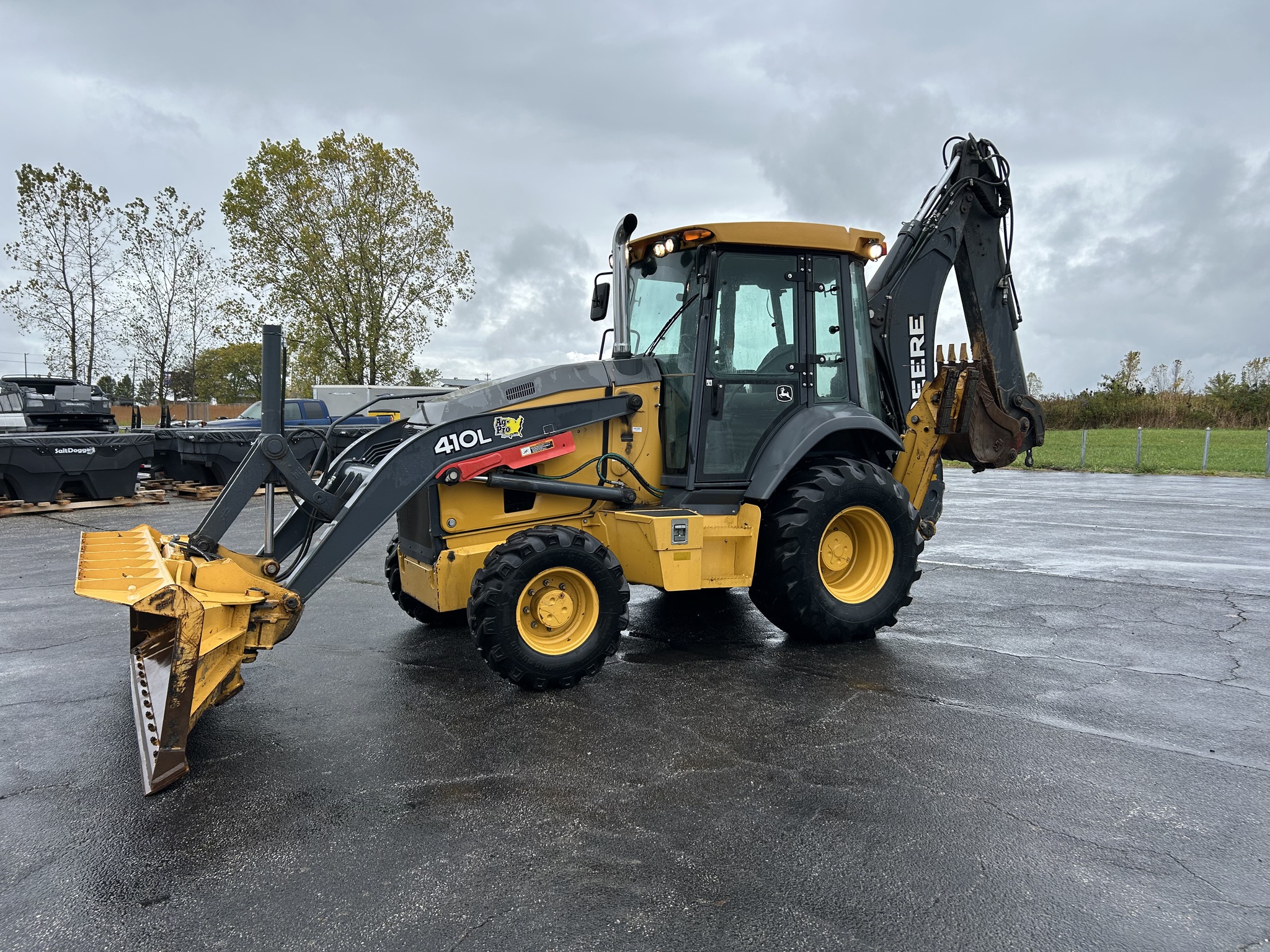 2020 John Deere 410L Image 1